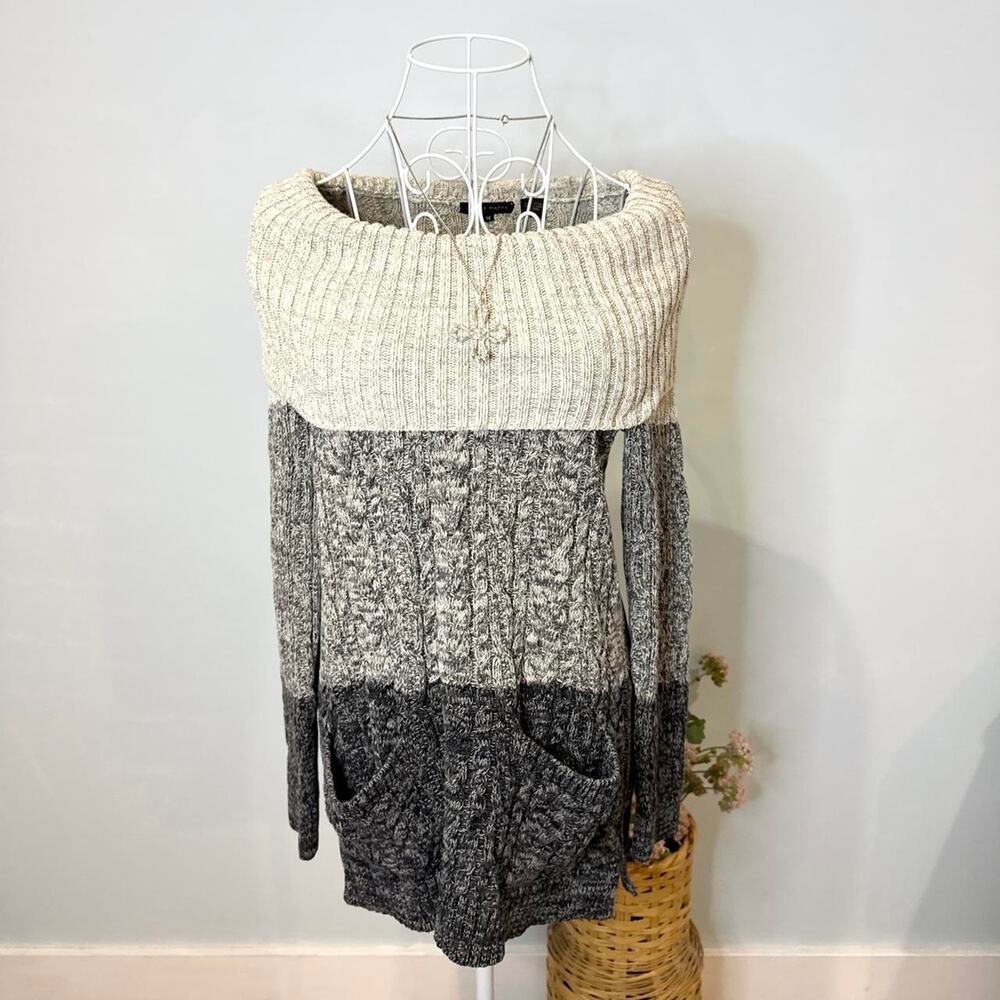 Cute vintage y2k grey/black gradient off the shoulder chunky sweater